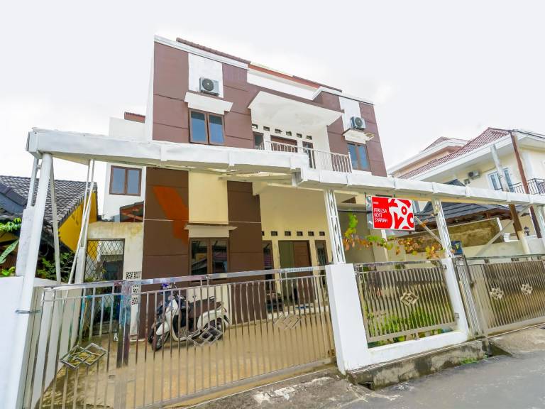 OYO 90595 Ferezsa Kost Syariah