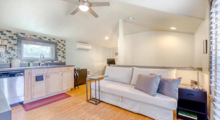 Upscale NE Portland Guesthouse — photo 2