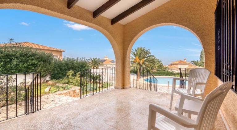 Charming villa with private pool & terrace | Pets are welcome — photo 4