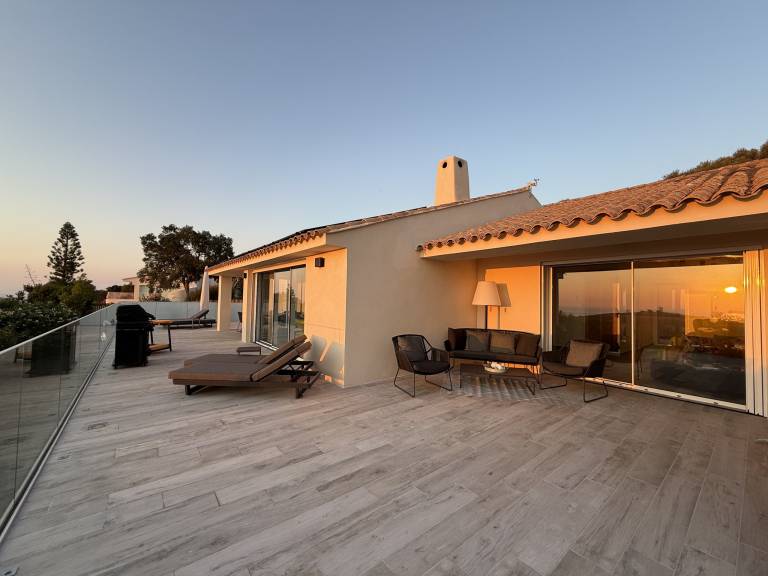 Vacation home with patio, garden & BBQ in Sartene