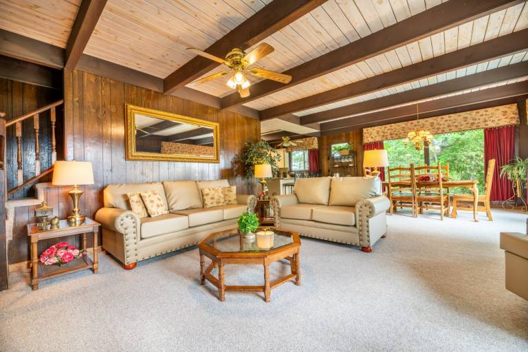 Cabin with barbecue, pool & hot tub | Mountain view — photo 4