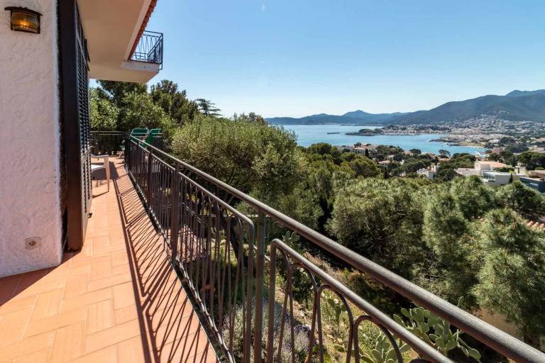 Grifeu - Apartment with sea views — photo 3