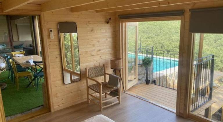 Chalet with barbecue, private pool & patio | Perfect for remote work — photo 2