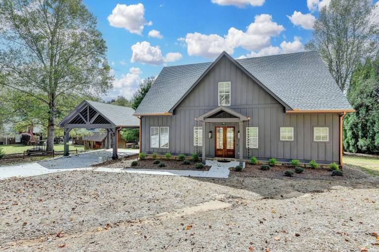 House Mineral Bluff