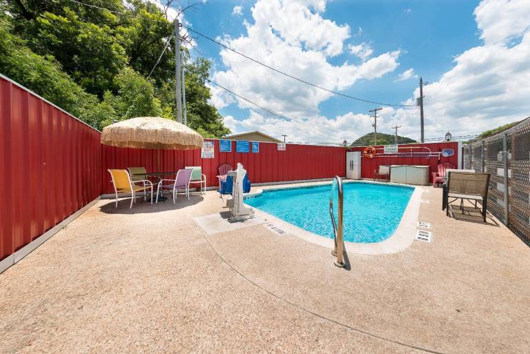 Americas Best Value Inn The Legends Inn — photo 2