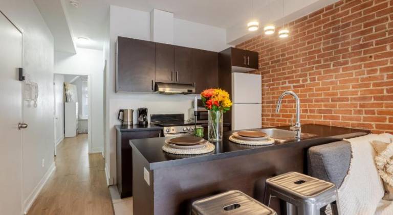Central 2BDR Condo on Bishop-Vibe Central MTL — photo 4