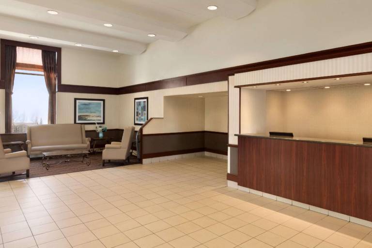 Travelodge by Wyndham Edmonton South — photo 5