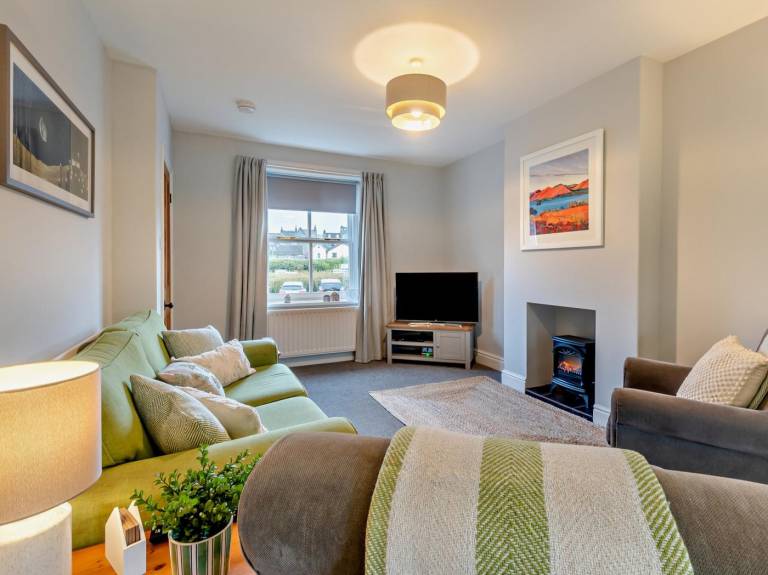 Fully equipped beautiful cottage with yard | Pets are welcome in Keswick