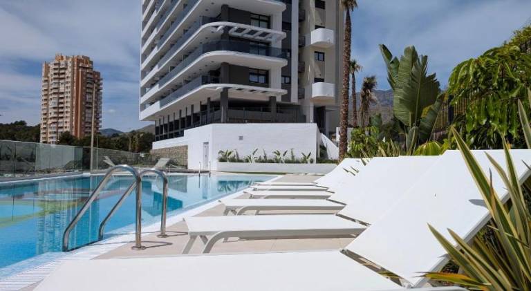 Holiday apartment with pool & hot tub | Pets allowed in Benidorm