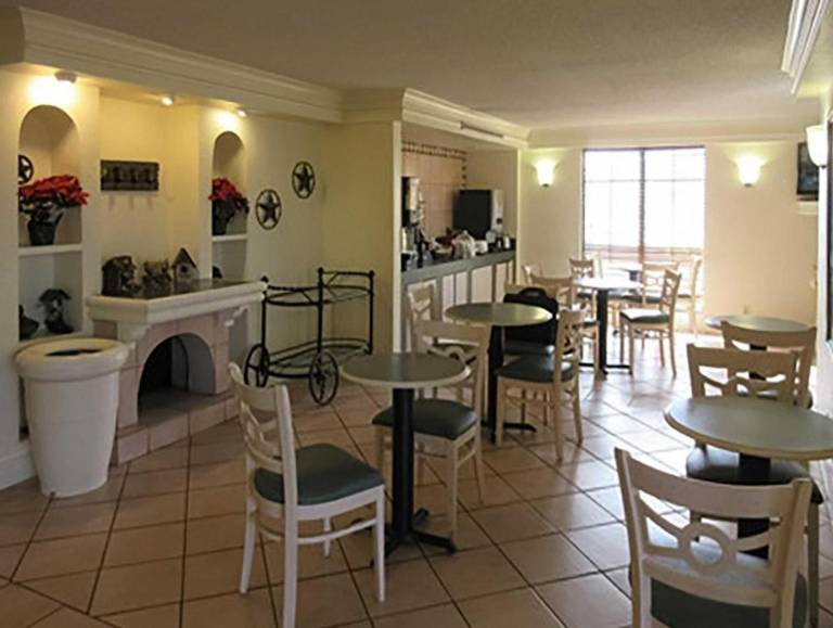 Quality Inn Harlingen — photo 5