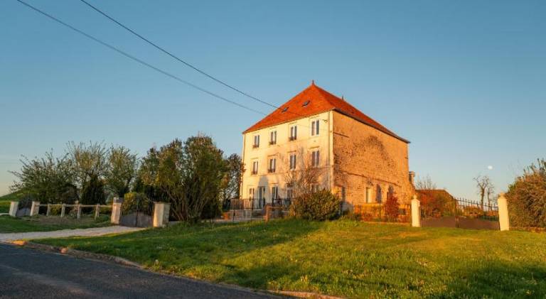 Pleasant house with BBQ, patio & garden | Pets allowed in Vesoul