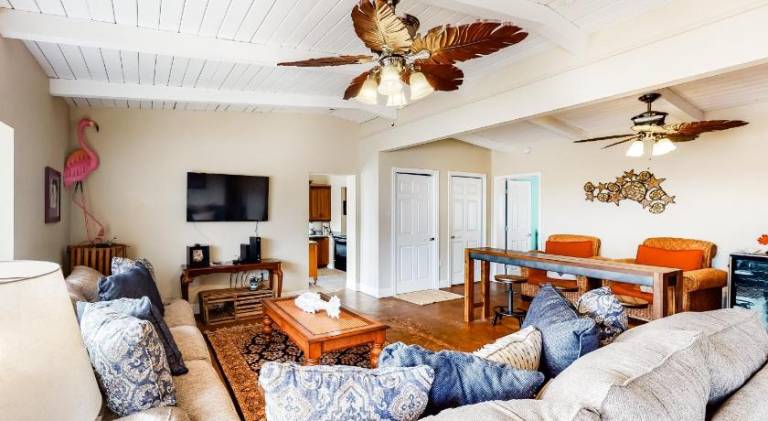 House with 4 rooms for 11 persons in Pensacola, FL