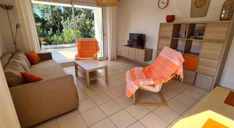Apartment with 2 rooms for 6 persons — photo 2