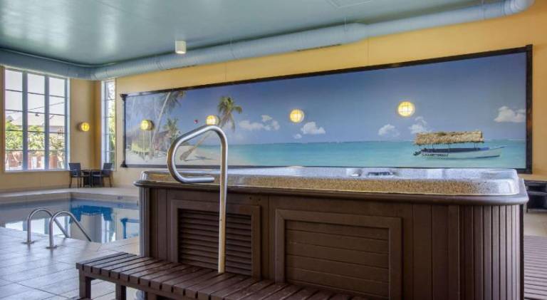Comfort Inn & Suites — photo 2