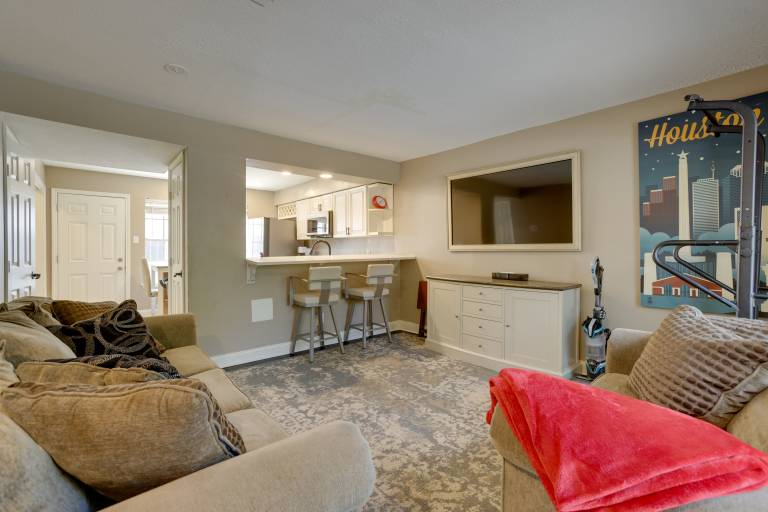 Near Airport & Interstate: Houston Area Townhome in Humble, TX