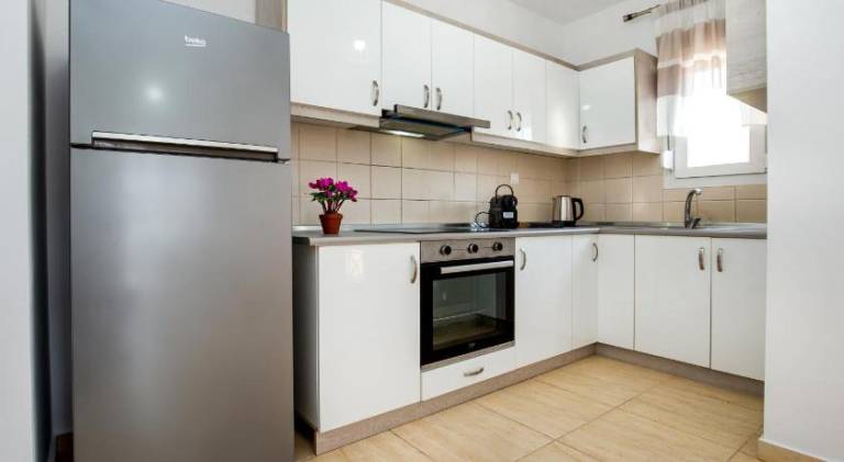Apartment with yard in Thasos