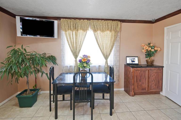 Americas Best Value Inn & Suites Hempstead Prairie View — photo 4