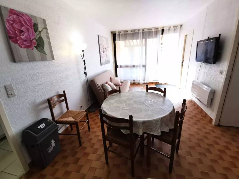 Charming holiday apartment with patio | Beach nearby | Pet-friendly — photo 3