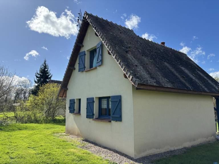 Nice gite with BBQ, terrace & garden | Pets are welcome in Montlucon
