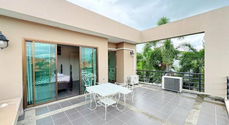 Spacious villa with pool | Pets are welcome — photo 3