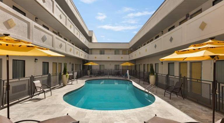 Hotel Bo, a Days Inn by Wyndham Chattanooga Downtown — photo 2