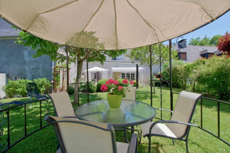 Gite with grill, terrace & garden — photo 2