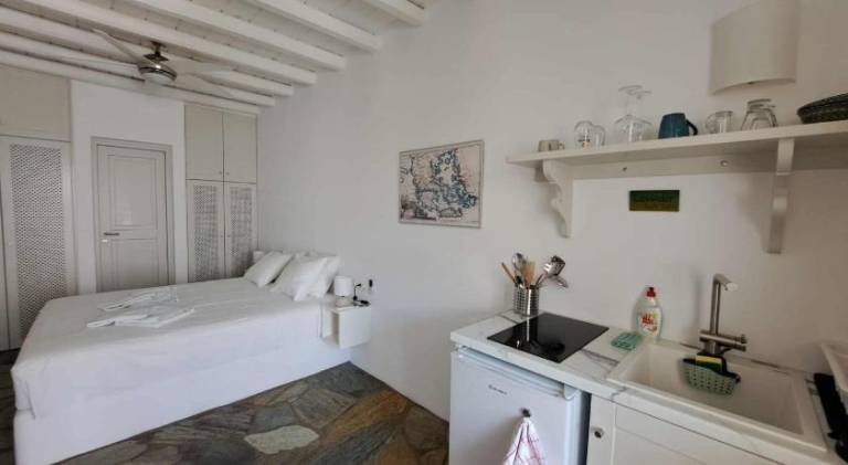 Apartment with patio in Naxos
