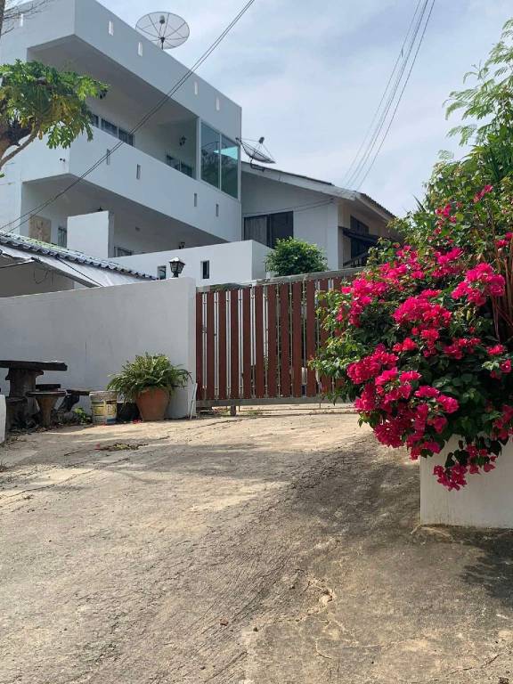 Villa with patio, hot tub & private pool in Rawai