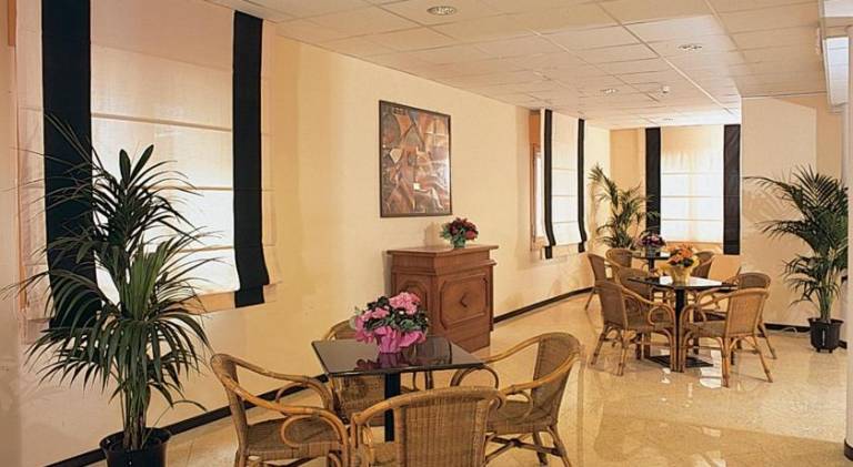 Serviced apartment with 2 rooms for 6 persons — photo 4