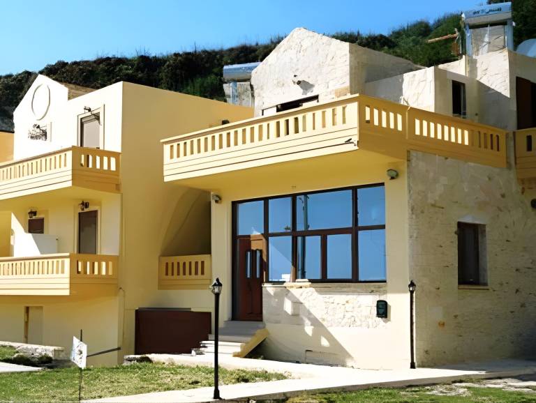Porto Kalyves Seaside Aparthotel in Apokoronas