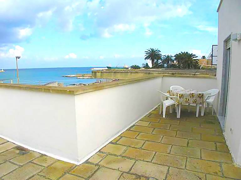 Child-friendly studio with patio | Sea view | Next to the beach | Pets are welcome — photo 2