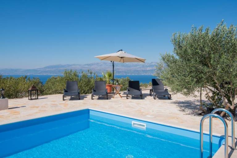 Fully equipped villa with yard, pool & barbeque | Sea view | Pet-friendly — photo 3