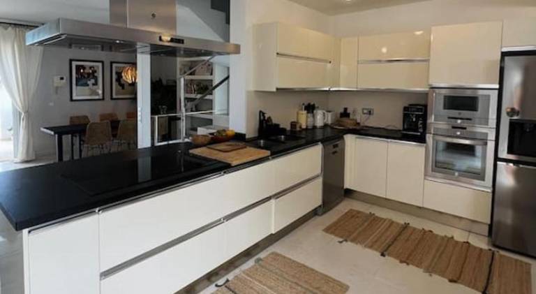 Fully equipped villa with private pool, terrace & jacuzzi | Suitable for remote work | Pets allowed — photo 4