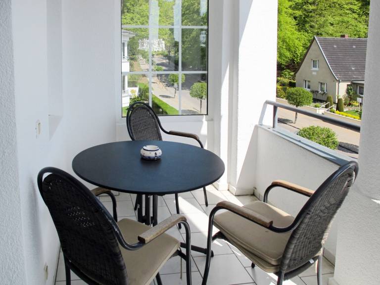 Apartment with yard — photo 3