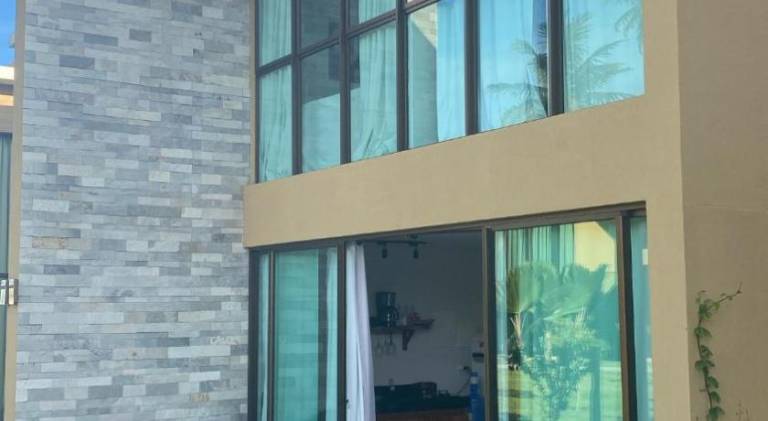 Apartment with pool — photo 4