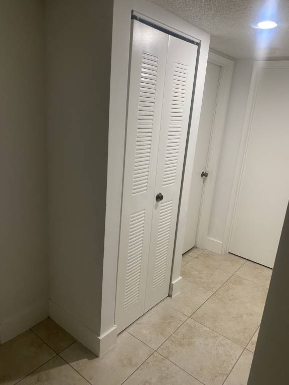 Nice dedicated room with hot tub & pool | Pets allowed — photo 4