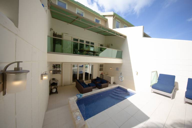 Luxury 3 Bed Villa St James near Beach & Gym