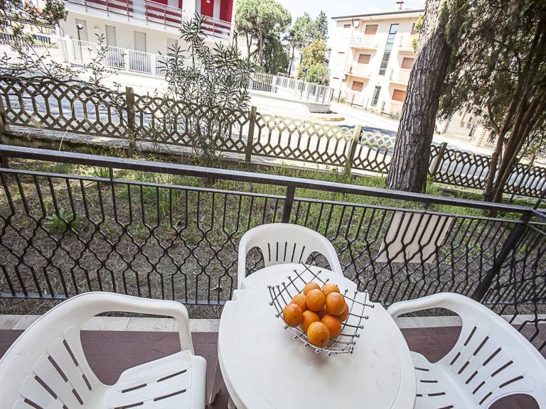 Child-friendly charming rental apartment with patio | City view | Next to the beach | Dogs allowed — photo 4