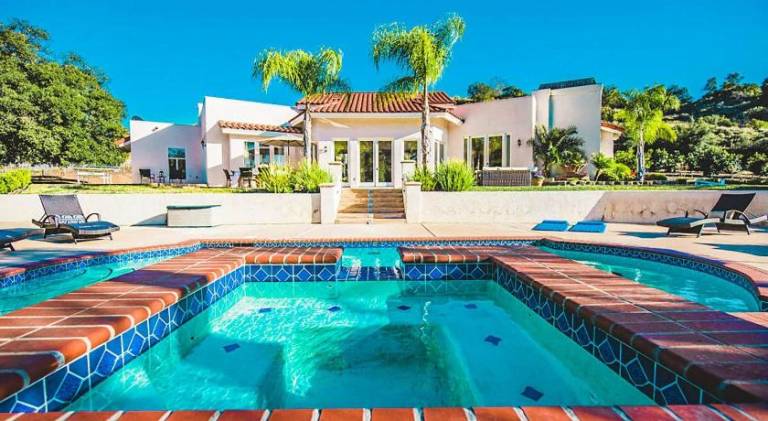 Vacation home with pool & jacuzzi | Suitable for remote work in Temecula, CA