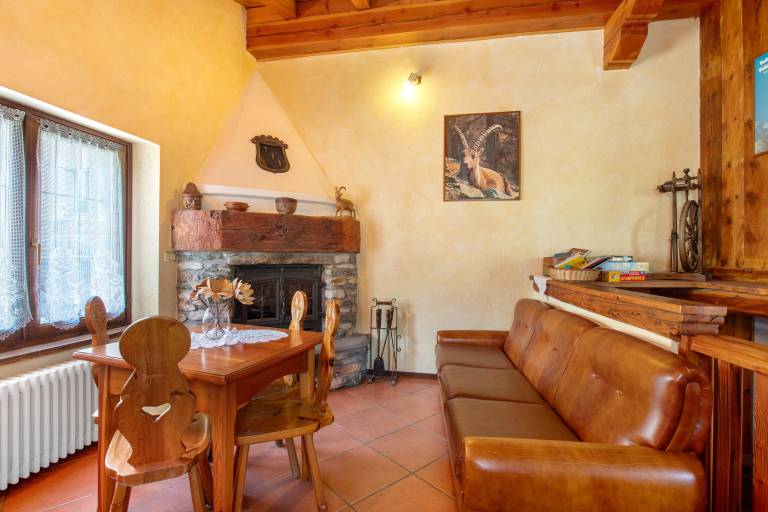 Apartment 'Alloggio La Tour' with Mountain View, Private Garden and Balcony — photo 5