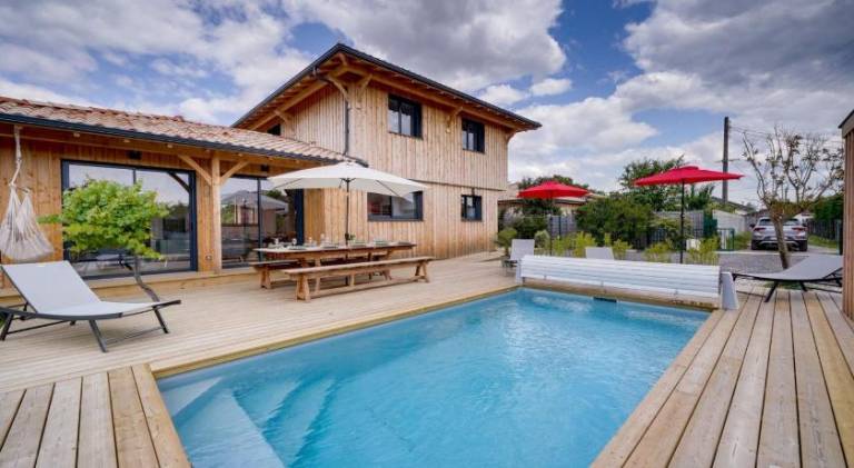 Villa with garden, private pool & patio in Gujan-Mestras