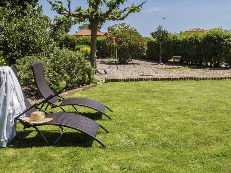 Villa with BBQ, terrace & yard | Mountain view — photo 4
