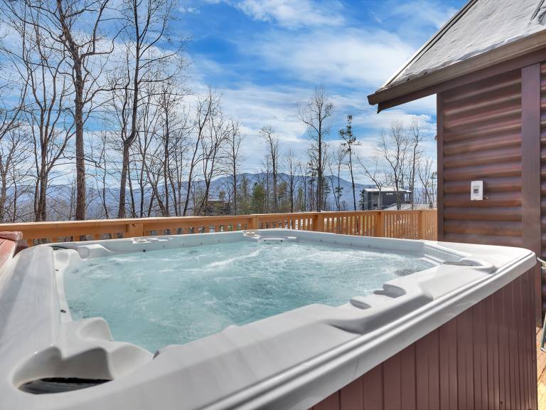 Vacation home with jacuzzi, garden & pool | Mountain view — photo 2