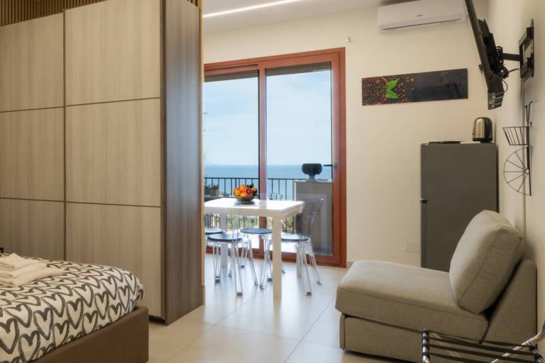 Apartment with terrace — photo 4