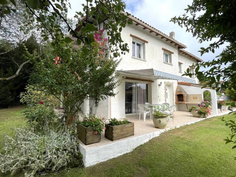 Fully equipped charming gite with yard, pool & patio | Dogs allowed — photo 2