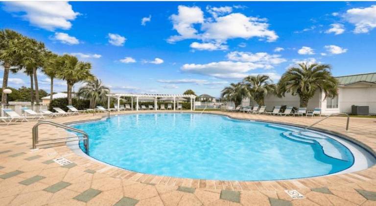 House with pool | Pets allowed — photo 2