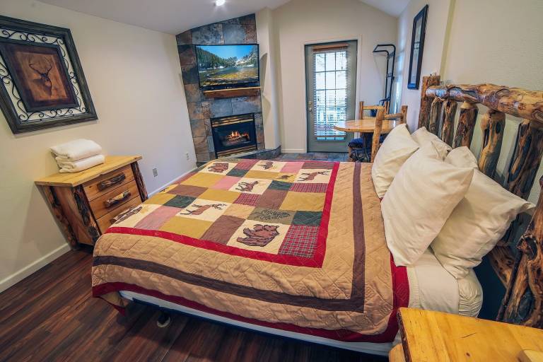 Family-oriented condo with patio & private pool | Pets allowed in Este