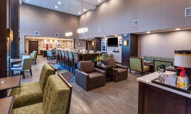 Hampton Inn & Suites Duluth North/Mall Area — photo 2