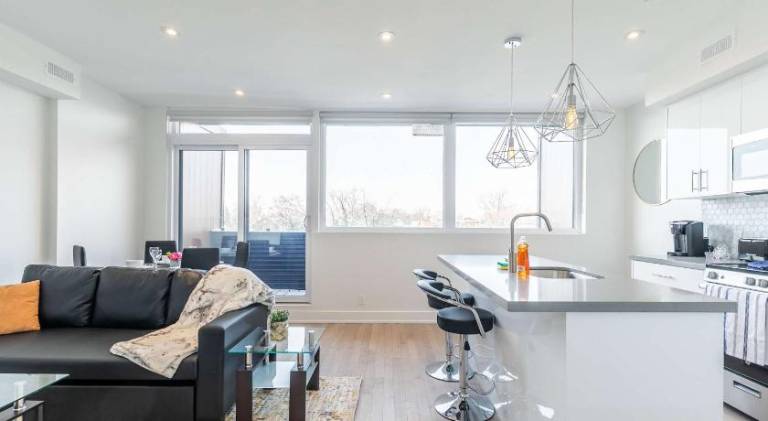 Bright & Inviting 3BR Apartment near High Park Nearest Intersection Indian Trail