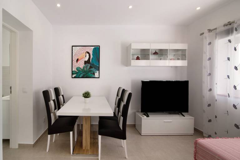 Holiday Home Adelino Guest House with Garden, Grill, A/C & Wi-Fi — photo 3